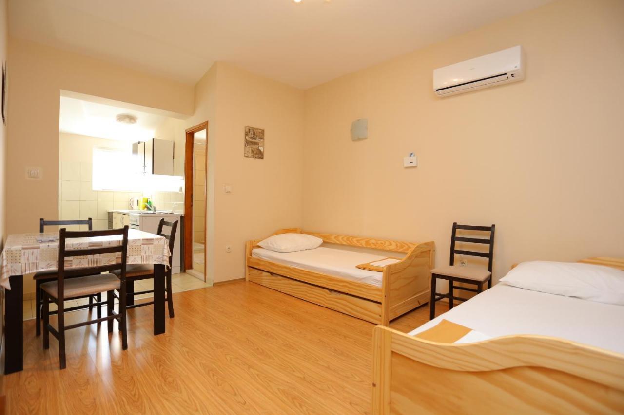 Apartments By The Sea Nemira, Omis - 17039 Tice Exterior foto