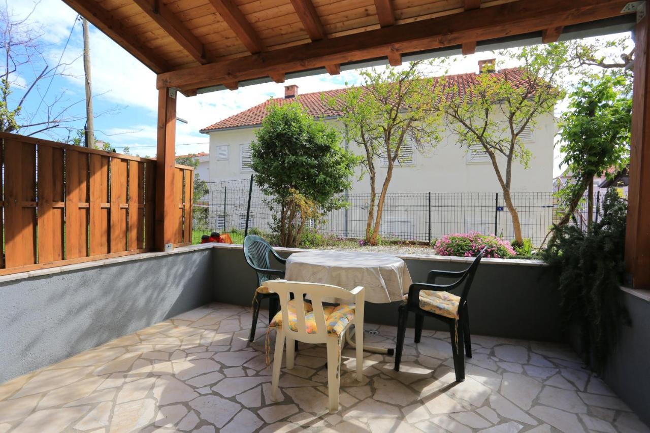 Apartments By The Sea Nemira, Omis - 17039 Tice Exterior foto