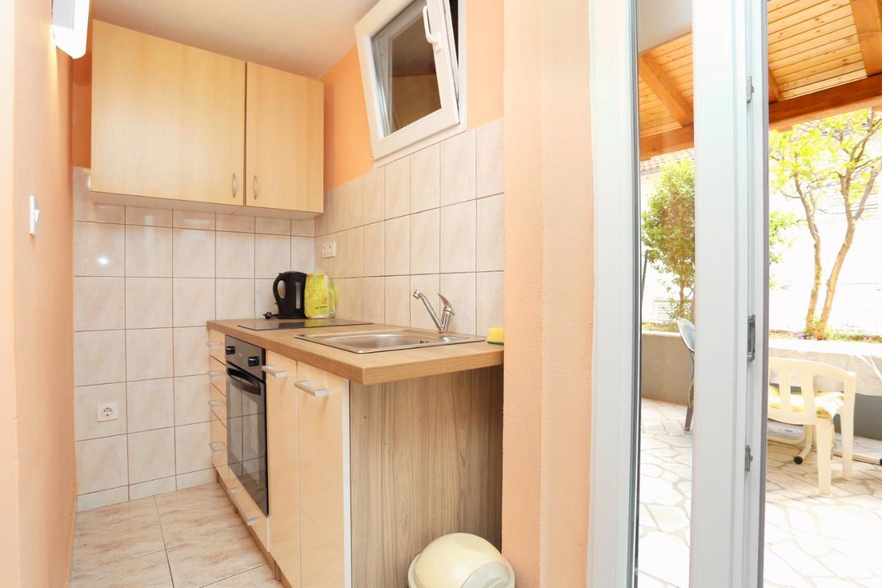 Apartments By The Sea Nemira, Omis - 17039 Tice Exterior foto