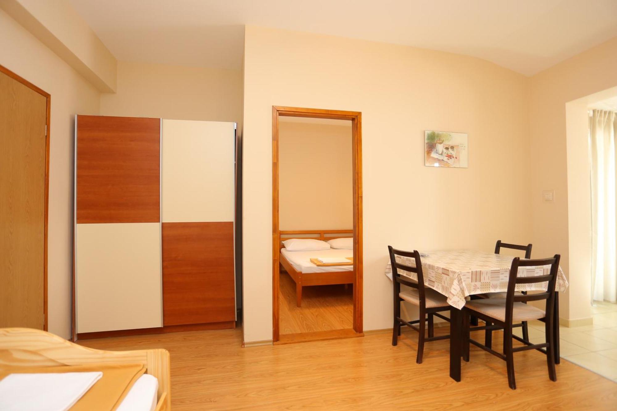 Apartments By The Sea Nemira, Omis - 17039 Tice Quarto foto