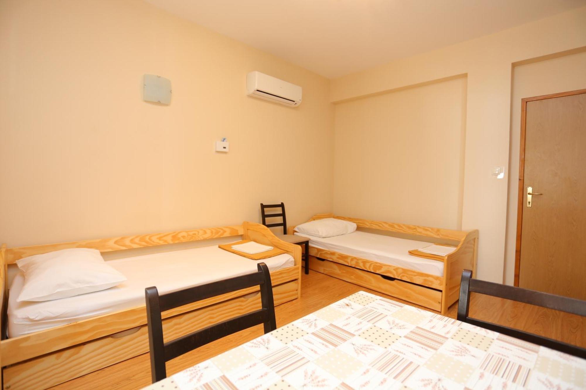 Apartments By The Sea Nemira, Omis - 17039 Tice Quarto foto